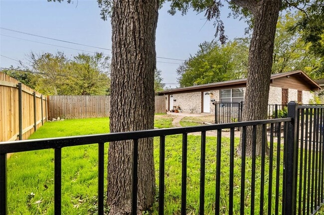 Photo - 1411 Braes Ridge Dr