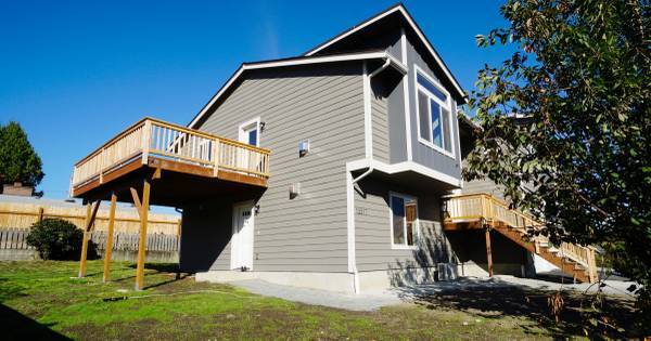 separate entrance - 13315 26th Ct S