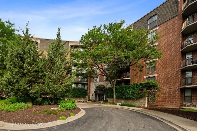 RIVERPLACE - 511 Aurora Ave Unit 602