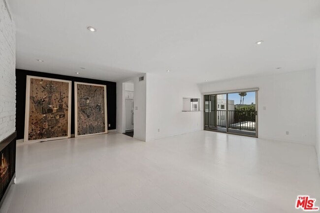 Photo - 949 Kings Rd Unit 309