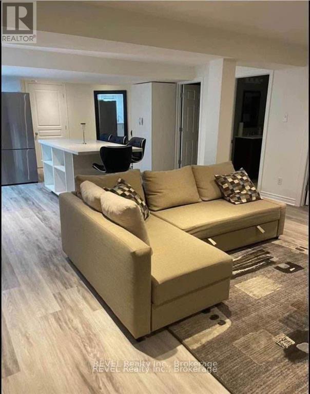 Photo - 140 Sumner Crescent