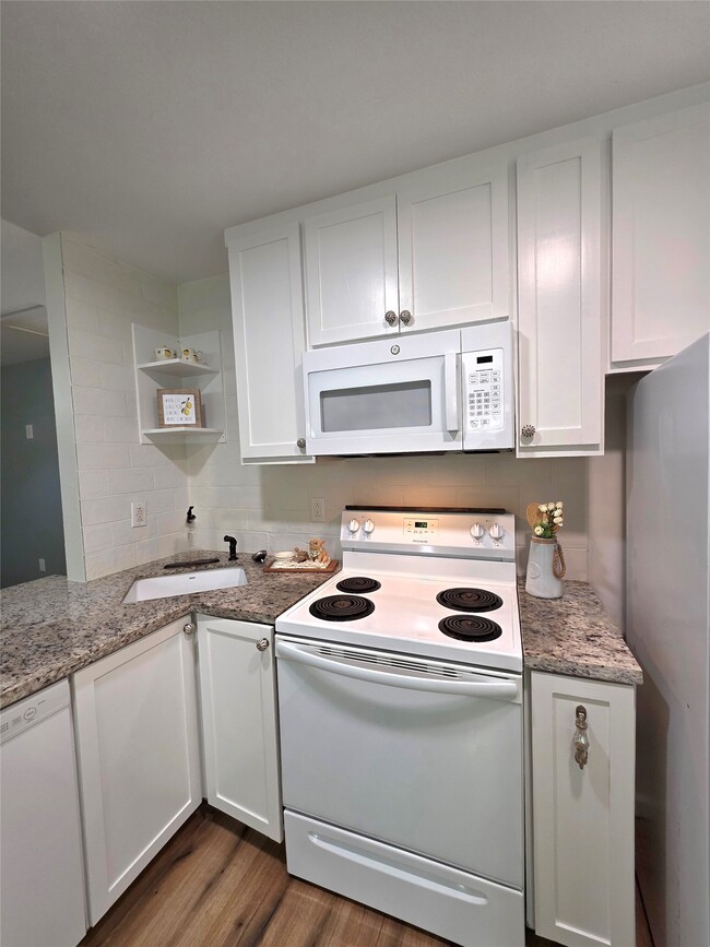 Photo - 5422 Pine Ave