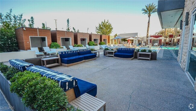 Building Photo - 4381 W Flamingo Rd Unit 2101 Rental