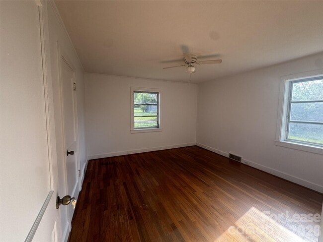 Photo - 1203 Hibriten Dr SE