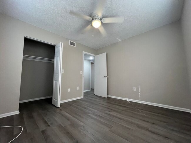 Photo - 151 Avenue C SE