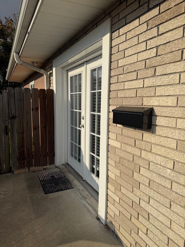 Private entrance - 2912 Delille St Unidad Delille ADU