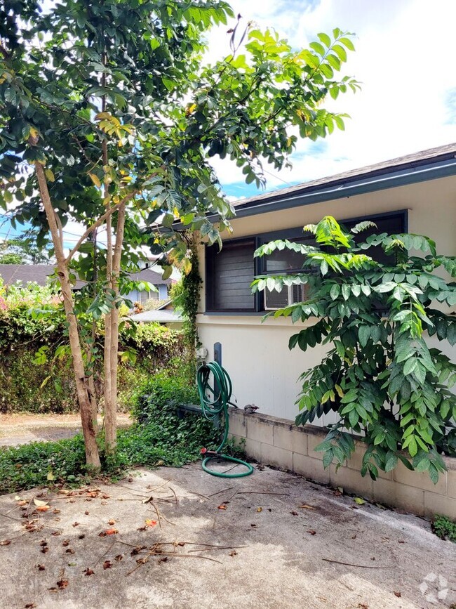 Building Photo - AVAILABLE NOW | 3 BED, 2 BATH HOME | Locat...