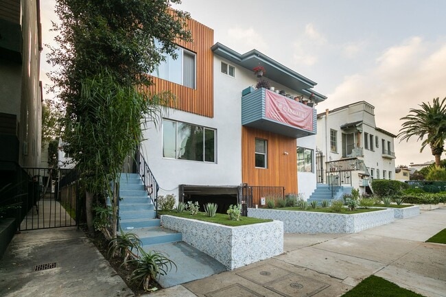 Photo - 921 N Gardner St