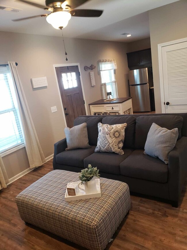 Photo - Falcon Crest Apartments