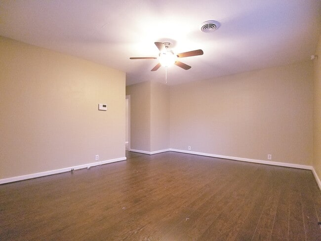 Photo - 203 Beatrice St