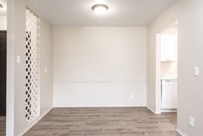 Photo - Everett Apartments