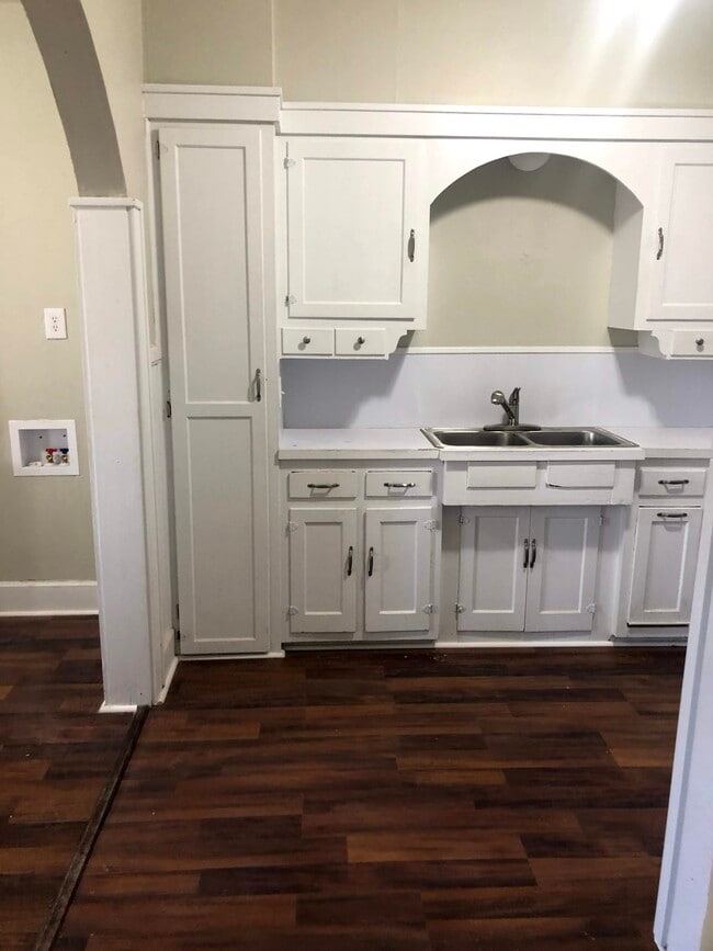 Photo - 1210 S Main St