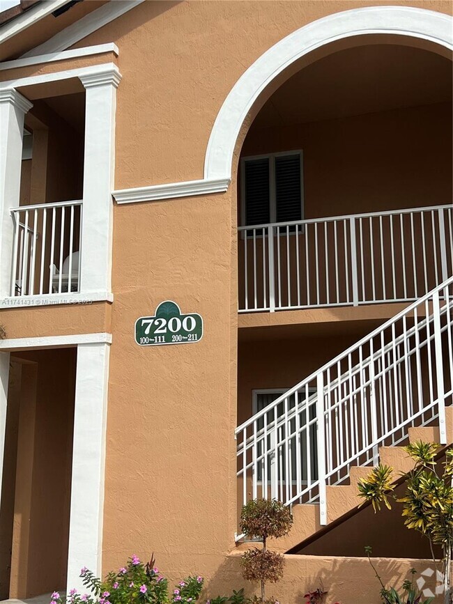 Building Photo - 7200 NW 177th St Unit 205-7 Rental