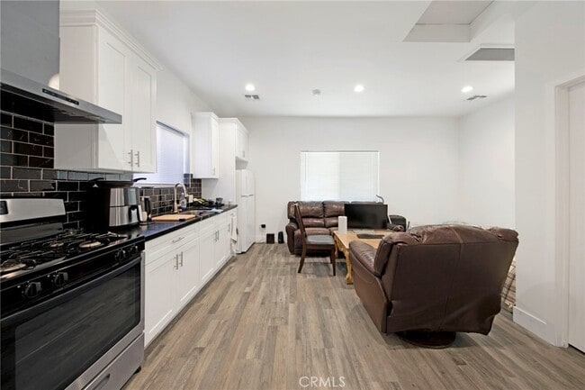 Photo - 13203 De Foe Ave Unidad De Foe STUDIO