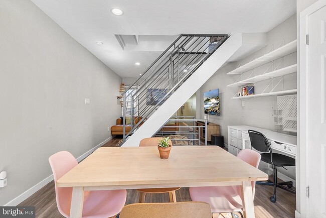 Photo - 1837 E Albert St