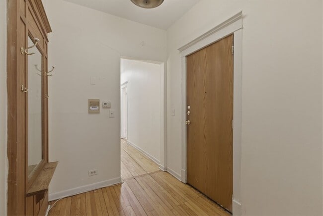 Photo - 5120 N Kenmore Ave