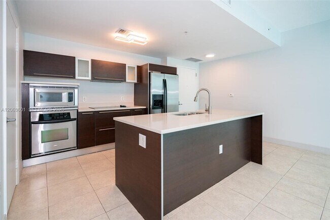 Building Photo - 1900 N Bayshore Dr Unit 3917