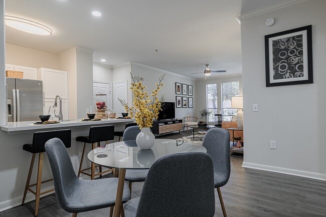 Photo - Bright, Open, & $500 Off Unit SNPA