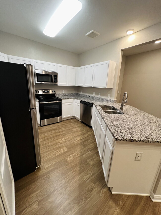 Building Photo - 401 Willow Grv Wy Unit 1021 Rental
