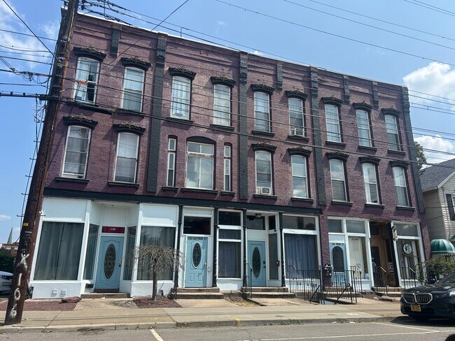 Photo - 138 Front St