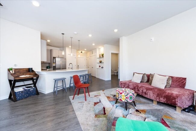 Bright 1BR Corner Condo in NoDa – Walk to Dining, Breweries & Light Rail - Bright 1BR Corner Condo in NoDa – Walk to Dining, Breweries & Light Rail Unit 2213