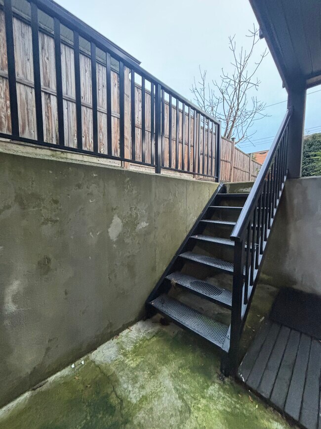 Photo - 629 4th St E