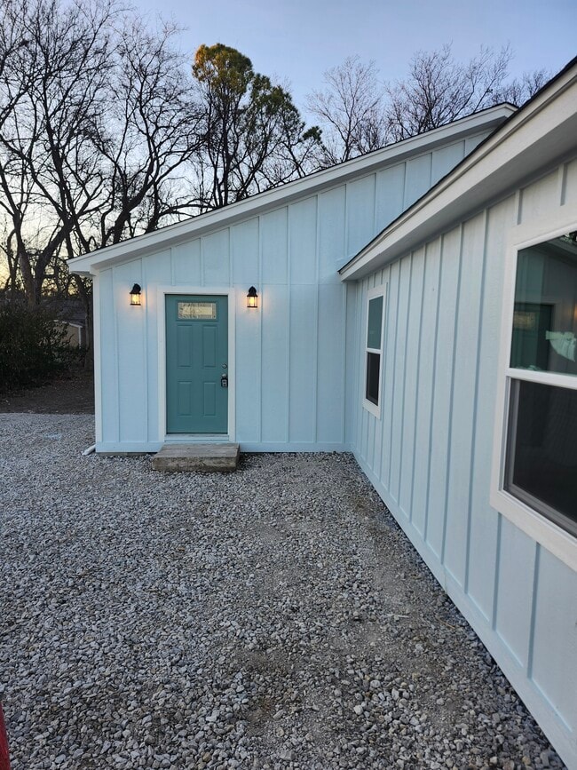 Photo - 105 N Shawnee St