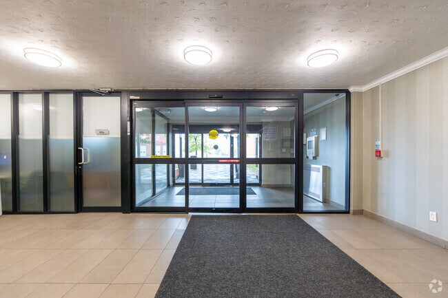 Lobby - 4981 Bathurst Apartments