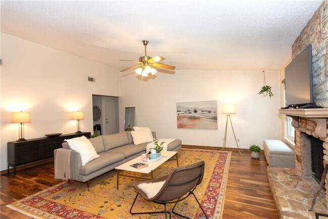 Photo - 4802 Summerset Trail