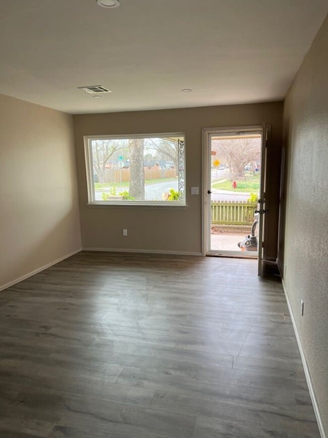 Photo - 3 bedroom, 1 1/2 bath home in central Norman