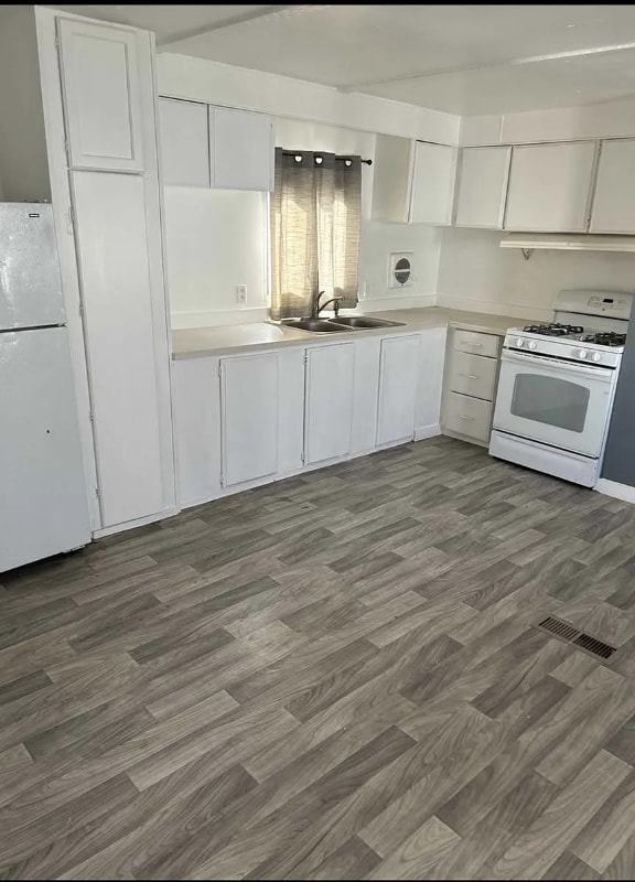 Building Photo - 15770 E Colfax Ave