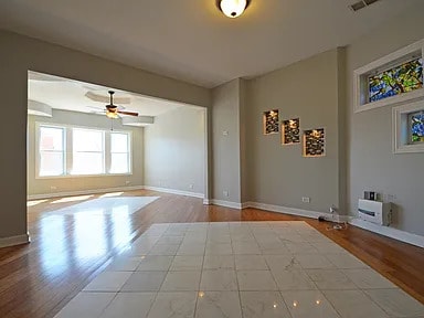 Photo - 1922 W 47th St