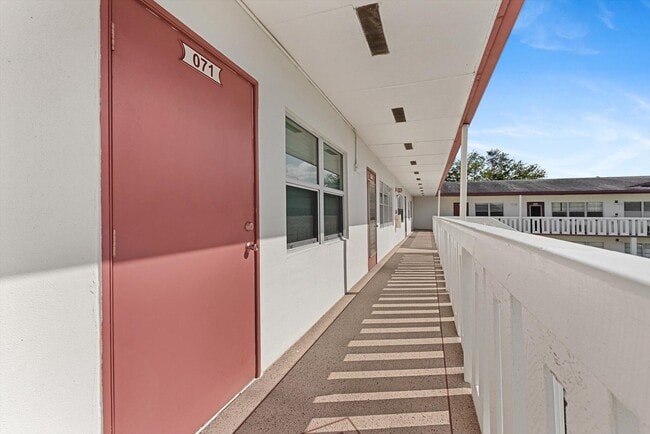 Photo - 71 Fanshaw B