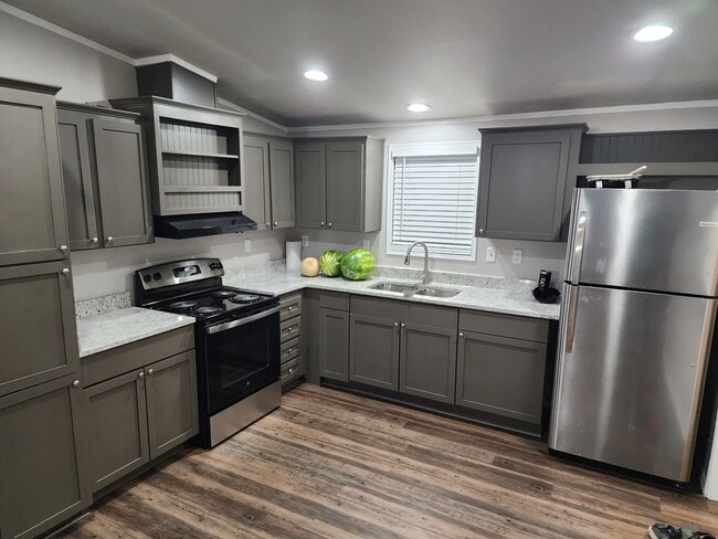 Building Photo - 640 Houston St