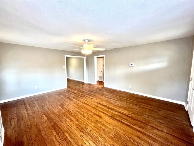 Photo - Pre-Leasing - 2 bed 1 bath Close to Tech!