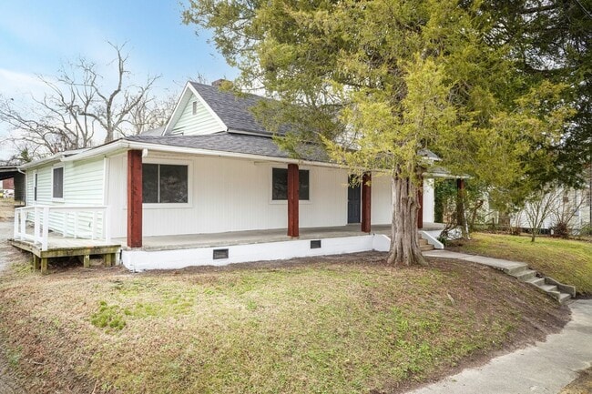 Photo - Spacious Three Bedroom Remodeled Home!