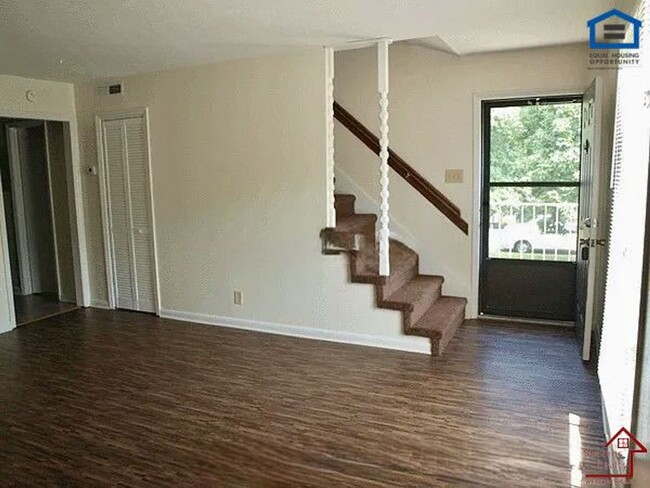 Photo - 404 Oriole Dr