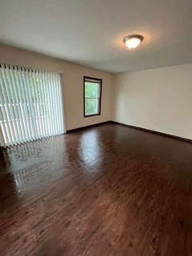 Photo - 585 Birch Hill Dr