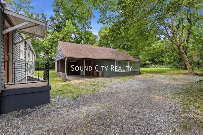 Photo - 113 Neese Dr