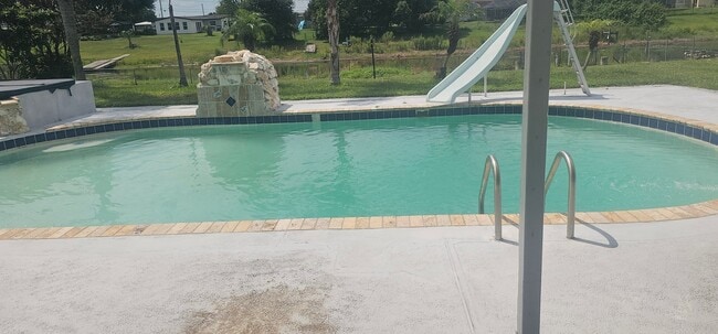 502 Canal Dr