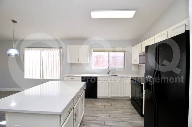 Photo - 208 W Jasper Dr