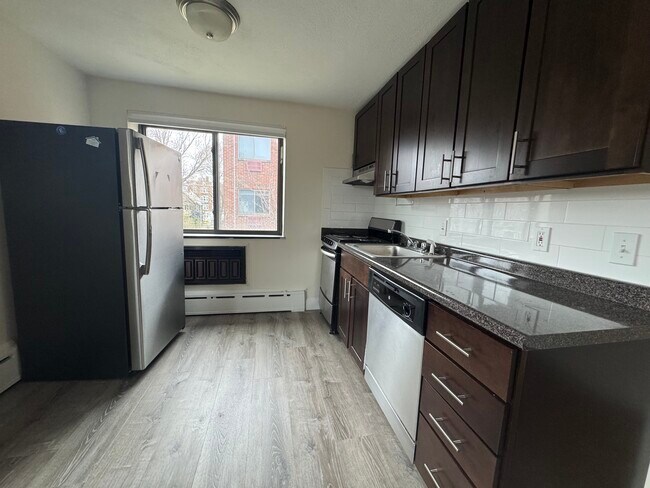 Building Photo - 5 Chester St Unit 6