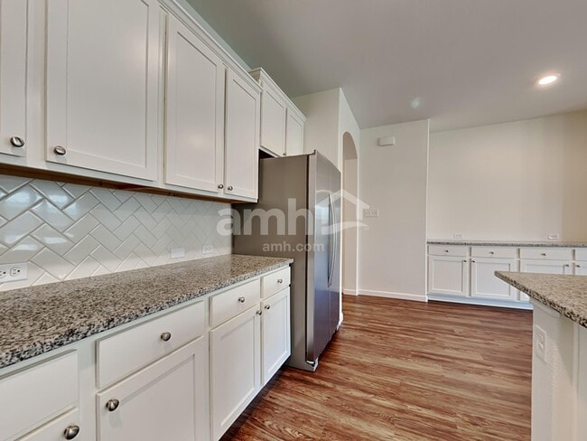 Photo - 463 Silverstone Dr