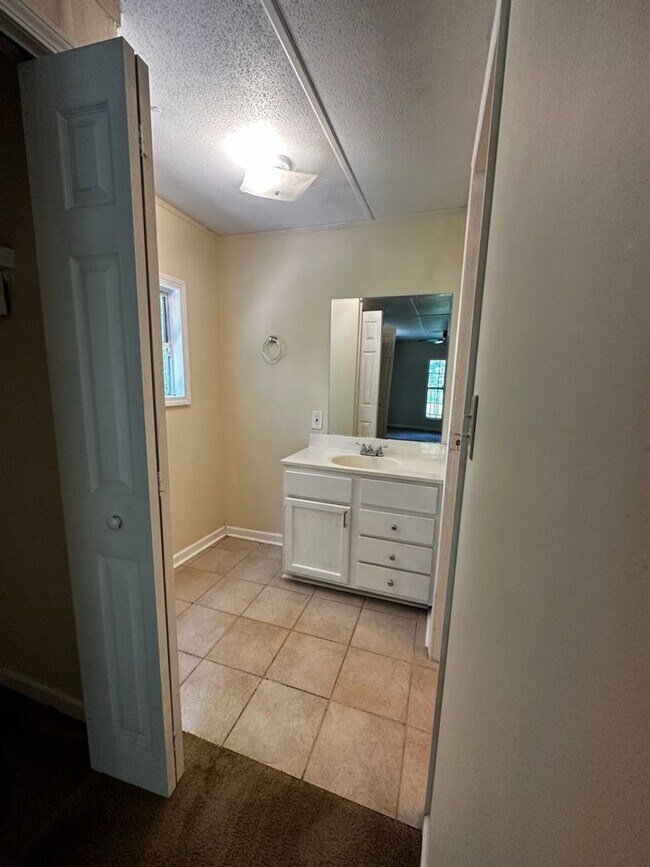 4 Bedrooms, 2 Bathrooms - Home in Cartersv... - 4 Bedrooms, 2 Bathrooms - Home in Cartersv...