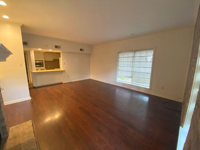 Photo - 4916 Stumberg Ln