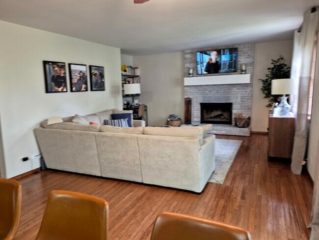 Photo - 1332 E Bailey Rd