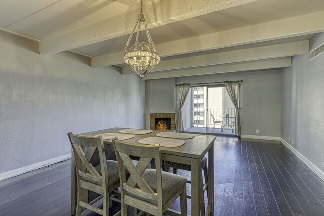 Photo - Luxurious 2 Bed, 2 Bath Condo with Stunning Views in Governor's Park! Unidad 908