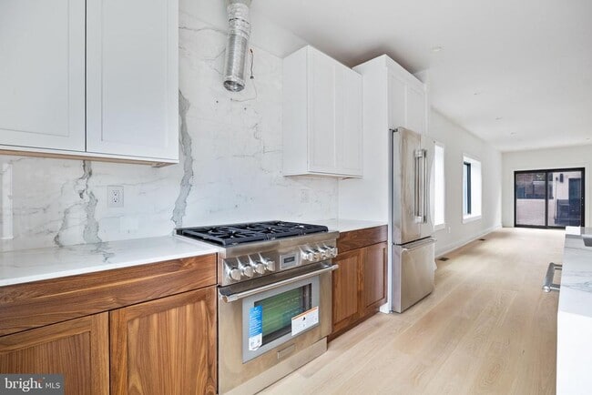Photo - 706 Latona St
