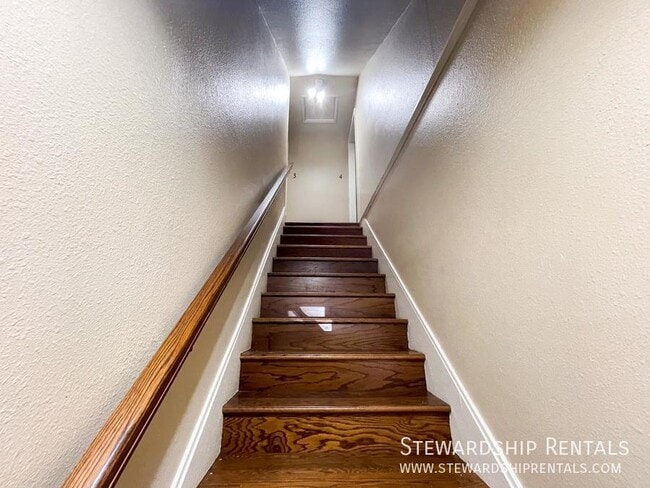 Photo - 893 W 5th Ave Unit 4