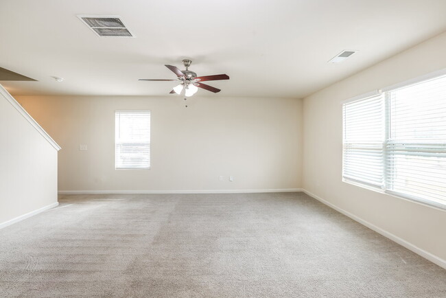 Photo - 302 Freeman Cir